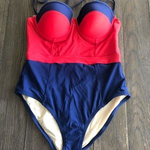 ModCloth Brand color block swim